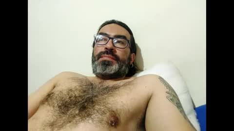 Snapshot of luis2988z chatting on April 28, 2026, 2:10 am Hairyman online show from April 28, 2026, 2:10 am