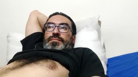 Snapshot of luis2988z chatting on April 30, 2026, 1:34 am Hairyman online show from April 30, 2026, 1:34 am