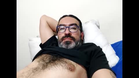 Snapshot of luis2988z chatting on May 20, 2026, 1:56 am Hairyman online show from May 20, 2026, 1:56 am