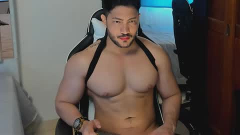 luis_baptista online show from October 19, 2025, 7:58 pm