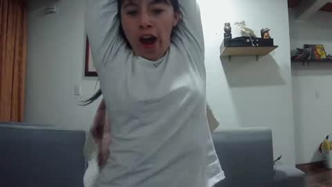 Snapshot of luisa_hollmes chatting on October 29, 2025, 11:39 pm luisa_hollmes online show from October 29, 2025, 11:39 pm