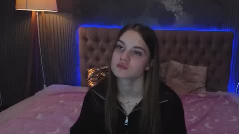 Snapshot of luisaclover chatting on November 10, 2025, 1:43 pm LuisaClover online show from November 10, 2025, 1:43 pm