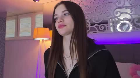 LuisaClover online show from February 26, 2026, 1:54 pm