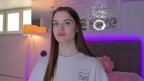 LuisaClover online show from May 24, 2026, 12:21 pm
