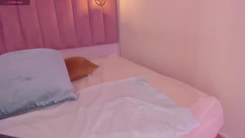 Snapshot of luisah_ chatting on December 19, 2024, 8:02 pm L U I S A online show from December 19, 2024, 8:02 pm