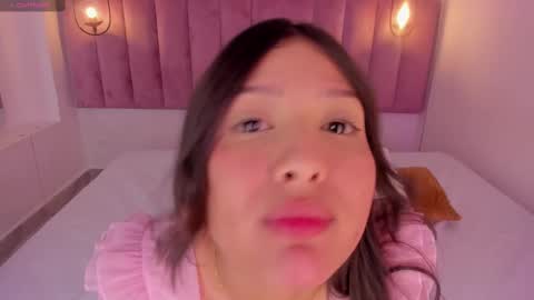 Snapshot of luisah_ chatting on February 17, 2025, 7:42 pm L U I S A online show from February 17, 2025, 7:42 pm