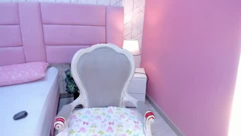 Luisa Jones online show from September 10, 2025, 1:44 pm