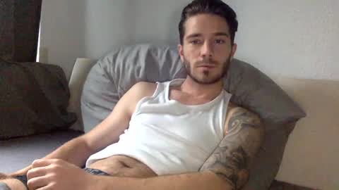 Snapshot of luisbadx chatting on January 1, 2025, 1:48 pm Luis Badx online show from January 1, 2025, 1:48 pm