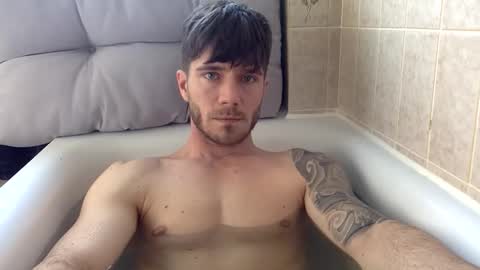 Snapshot of luisbadx chatting on February 15, 2026, 9:52 am Luis Badx online show from February 15, 2026, 9:52 am