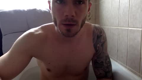 Snapshot of luisbadx chatting on February 18, 2026, 9:49 am Luis Badx online show from February 18, 2026, 9:49 am