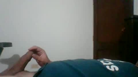 luisfer86 online show from April 4, 2026, 2:10 am