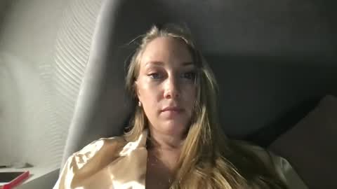 luiva13 online show from February 3, 2025, 8:13 pm