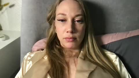 luiva13 online show from February 6, 2025, 7:29 pm