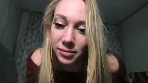 luiva13 online show from February 7, 2025, 8:20 pm