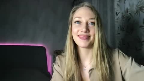 luiva13 online show from March 4, 2025, 8:16 pm