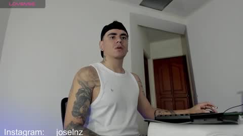 Snapshot of luka_castlehot chatting on December 18, 2024, 1:48 am Luka Castle online show from December 18, 2024, 1:48 am