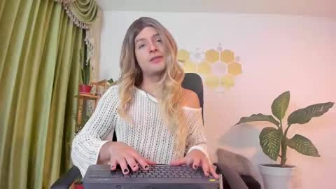 Snapshot of lukacastillo chatting on February 24, 2026, 4:10 am Luka Castillo online show from February 24, 2026, 4:10 am