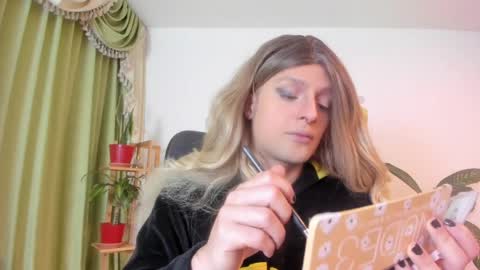 Luka Castillo online show from April 9, 2026, 3:39 am