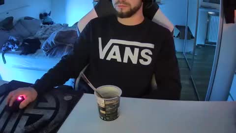 Snapshot of lukasschoetz chatting on December 5, 2024, 10:34 pm lukasschoetz online show from December 5, 2024, 10:34 pm