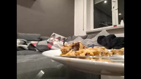 lukasschoetz online show from November 18, 2025, 7:51 pm