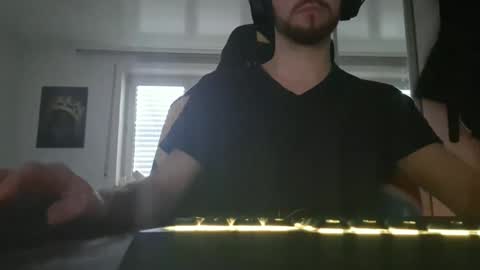 lukasschoetz online show from February 18, 2026, 1:29 pm