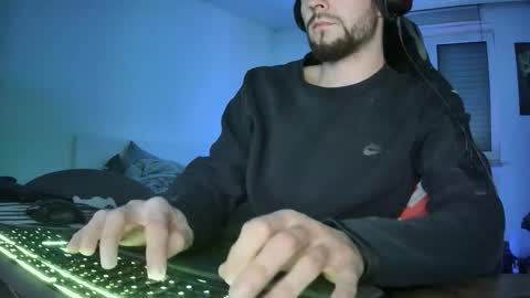 lukasschoetz online show from March 30, 2026, 7:04 pm