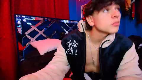 Snapshot of luke_howland chatting on July 19, 2026, 12:36 am Luke online show from July 19, 2026, 12:36 am