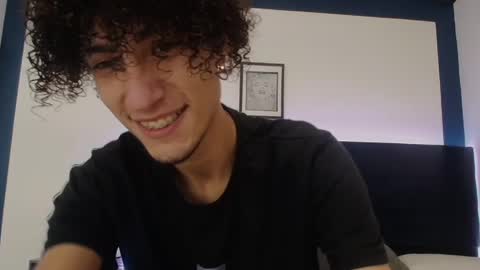 Snapshot of lukeaaron_ chatting on December 4, 2024, 3:15 am Luke online show from December 4, 2024, 3:15 am