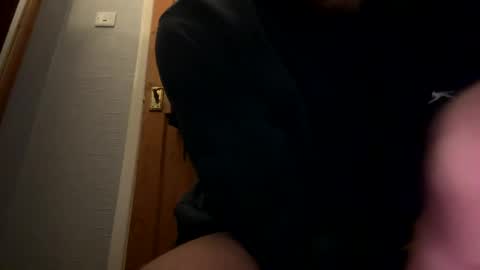 lukeeeeey96 online show from February 7, 2025, 8:01 am