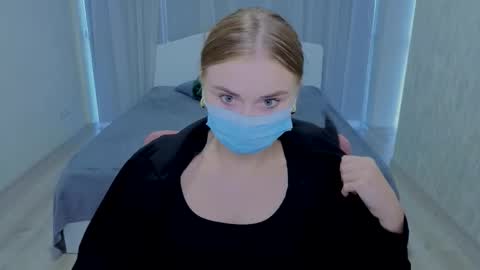 Snapshot of lukeriamoon chatting on September 18, 2025, 4:47 am lukeriamoon online show from September 18, 2025, 4:47 am