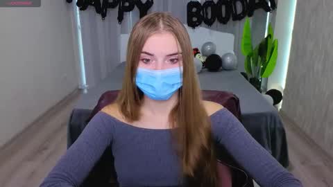 Snapshot of lukeriamoon chatting on October 31, 2025, 5:41 am lukeriamoon online show from October 31, 2025, 5:41 am