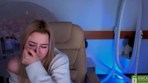 Snapshot of lulu___moon chatting on January 17, 2026, 10:02 pm Lily online show from January 17, 2026, 10:02 pm