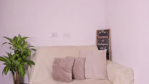 Snapshot of lulu_russell chatting on January 28, 2025, 3:04 am LULU online show from January 28, 2025, 3:04 am