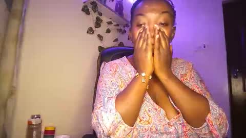 Snapshot of lulu_sparks1 chatting on October 18, 2025, 5:21 am lulu_sparks1 online show from October 18, 2025, 5:21 am