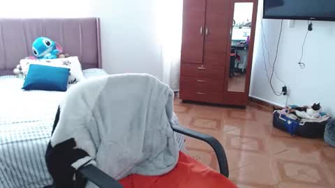 LUMI     online show from February 27, 2025, 5:47 pm