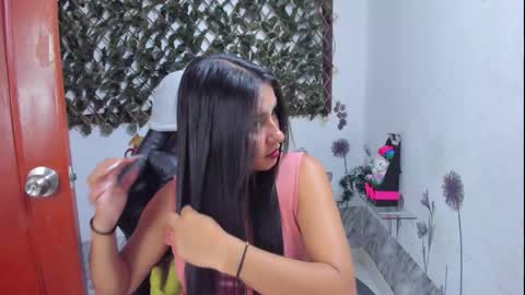 Luna  online show from December 4, 2025, 10:07 pm