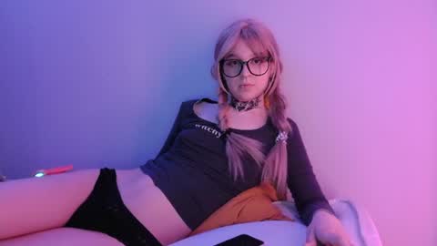 Luna online show from July 11, 2026, 11:28 pm