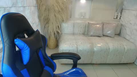 Snapshot of luna__r chatting on September 17, 2025, 8:32 pm Luna online show from September 17, 2025, 8:32 pm