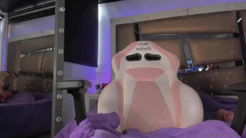 luna online show from April 18, 2026, 8:09 pm