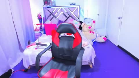 luna_analya online show from February 24, 2026, 2:37 pm
