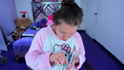 luna_analya online show from March 11, 2026, 12:55 pm