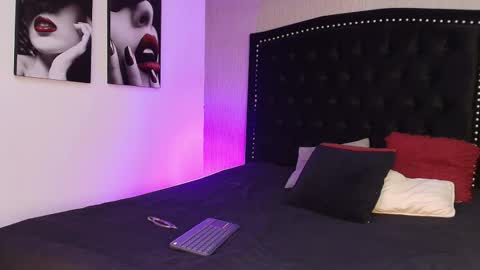 Luna And Titan  online show from November 9, 2025, 12:47 pm