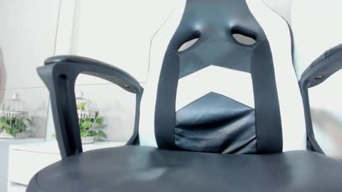 luna_bradley_ online show from March 24, 2026, 12:21 pm