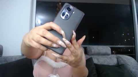 LUNA  online show from November 1, 2025, 2:57 am