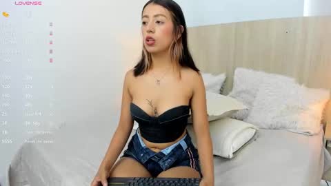 Snapshot of luna_davies chatting on November 6, 2025, 7:59 pm Luna online show from November 6, 2025, 7:59 pm