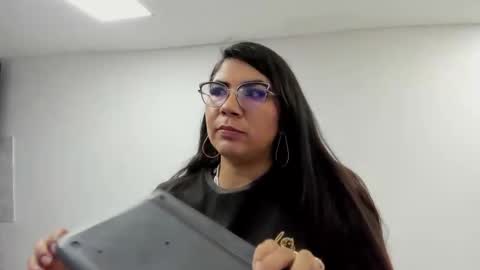 Snapshot of luna_dumont chatting on October 26, 2025, 11:05 am luna online show from October 26, 2025, 11:05 am