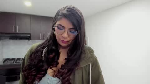 Snapshot of luna_dumont chatting on November 4, 2025, 11:09 am luna online show from November 4, 2025, 11:09 am