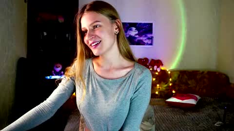 Snapshot of luna_evan chatting on November 4, 2025, 10:14 am luna_evan online show from November 4, 2025, 10:14 am