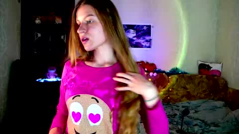 Snapshot of luna_evan chatting on December 23, 2025, 7:28 am luna_evan online show from December 23, 2025, 7:28 am