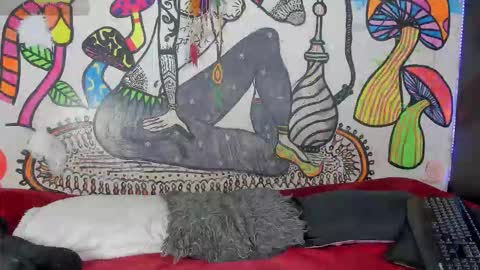 luna_gc online show from March 19, 2026, 8:57 pm